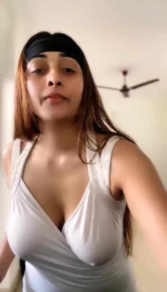 Supermodel Satarupa Pyne aka Nefertiti Hot Cleavage Show on Tango Live