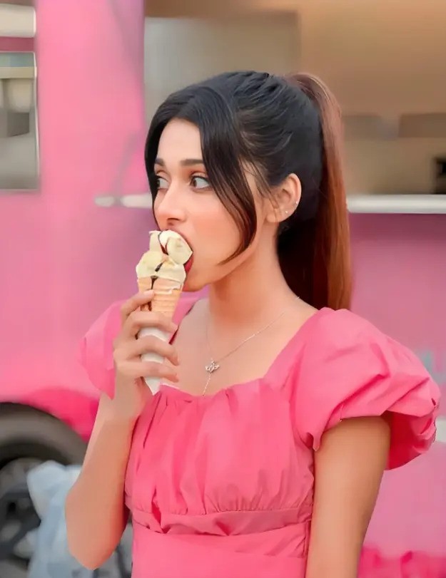 Hot Insta Influencer Showing and Presses Her Boobs on Video Call with Full Face