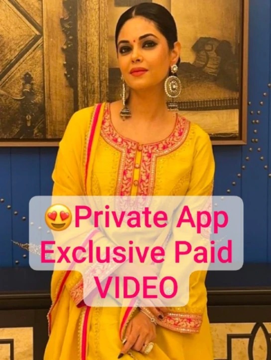 🥵M€€ra Ch0pra cousin of Pr!yanka Ch0pra Latest Private App Exclusive Huge N!pple Pokie & Pressing her B00bs 4Min+ Premium Video with Full Face Clear Audio💦!! Don't Miss🥵🔥