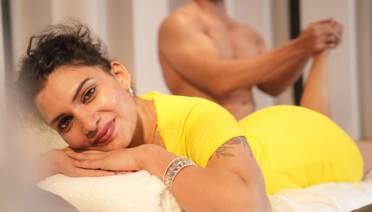 Resmi Nair Gets Full Nude Oil Massage By Hunk Guy Vibrates Her Pussy And Fingering