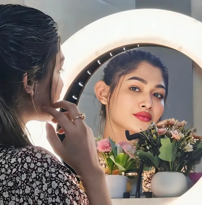 🥵Famous Insta Model Latest Most Exclusive Viral Stuff Total 5 VIDEO'S Showing Pressing B00bs with Full Face Hot Expressions💦!! 🥵🔥