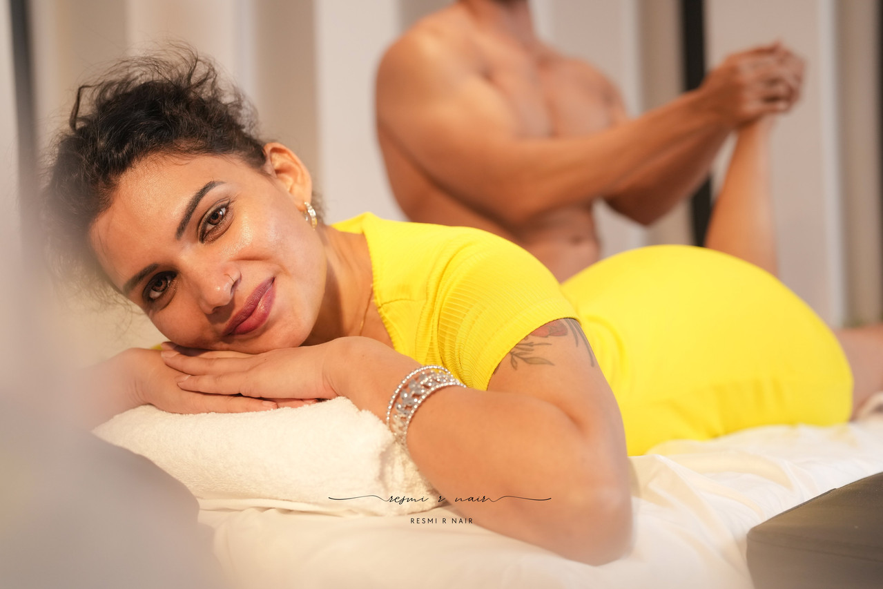 Resmi Nair Gets Full Nude Oil Massage By Hunk Guy Vibrates Her Pussy And Fingering