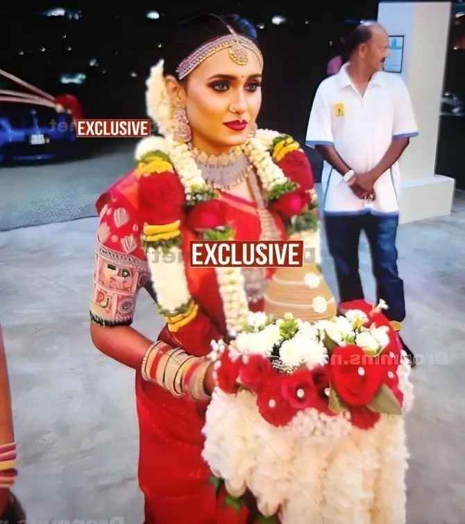 🥵Horny Desi Girl Boobs Pressed & Pssy Fngring by Boyfriend in Car with Full Face💦!! Don't Miss🥵
