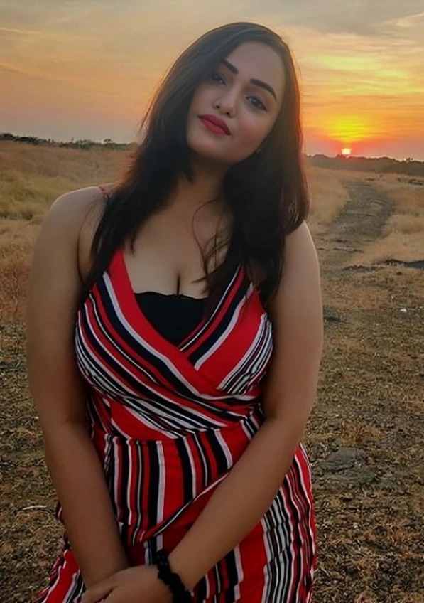 😍Aliya Naaz aka aliyanaaz_x beautiful Actress, Model and Insta Influencer Private Red Saree Stripping 7 min+ Video Showing her Boobs🥵🔥