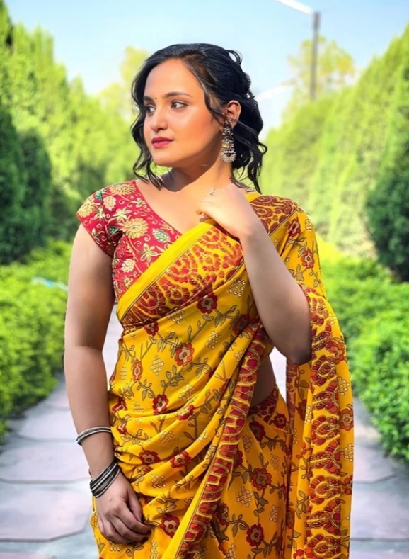 😍Aliya Naaz aka aliyanaaz_x beautiful Actress, Model and Insta Influencer Private Red Saree Stripping 7 min+ Video Showing her Boobs🥵🔥