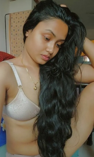 😍Beautiful Babe Pics Update Full Nude Lying on Bed Showing her Boobs and Pussy🥵💦